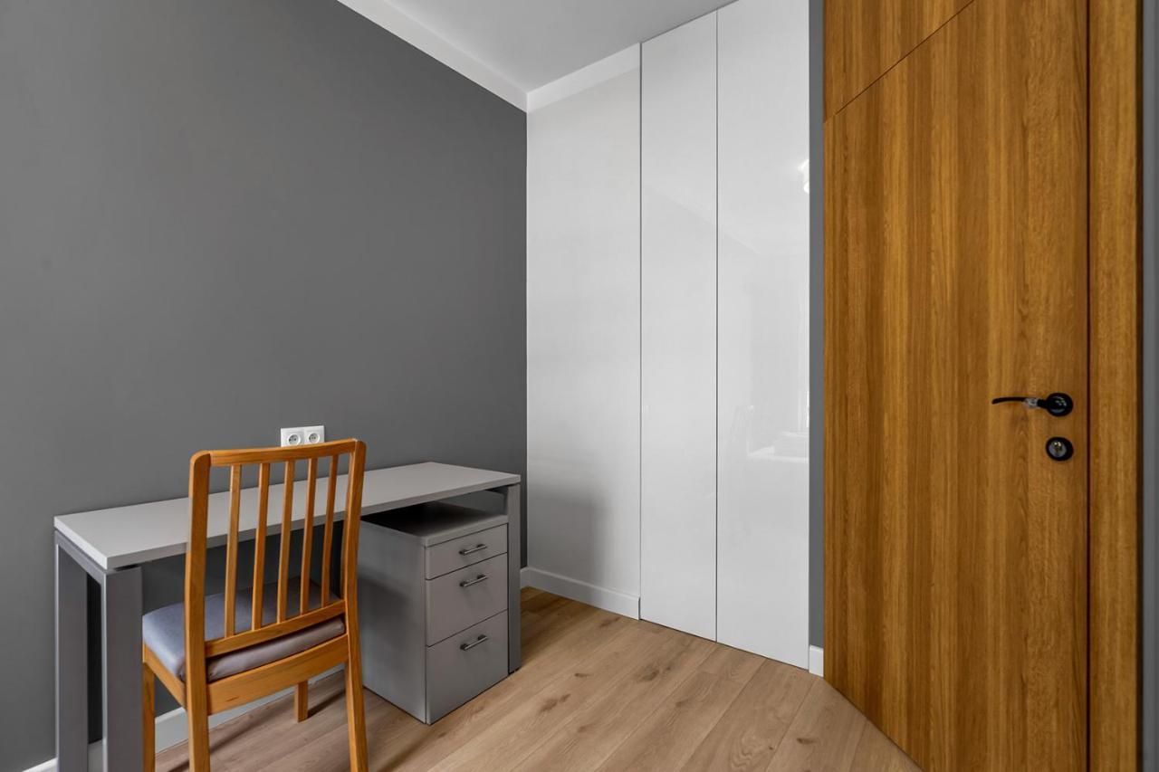Lotnisko Chopina Modern Apartment Warschau Exterior foto